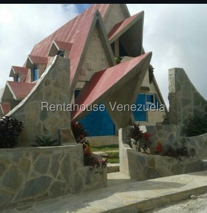Casa en obra gris, potencial de diseño en Club de Campo