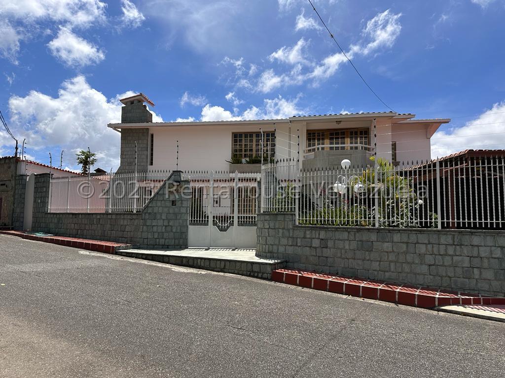 Casa de 5 habitaciones con excelente distribución en Colinas de Carriz
