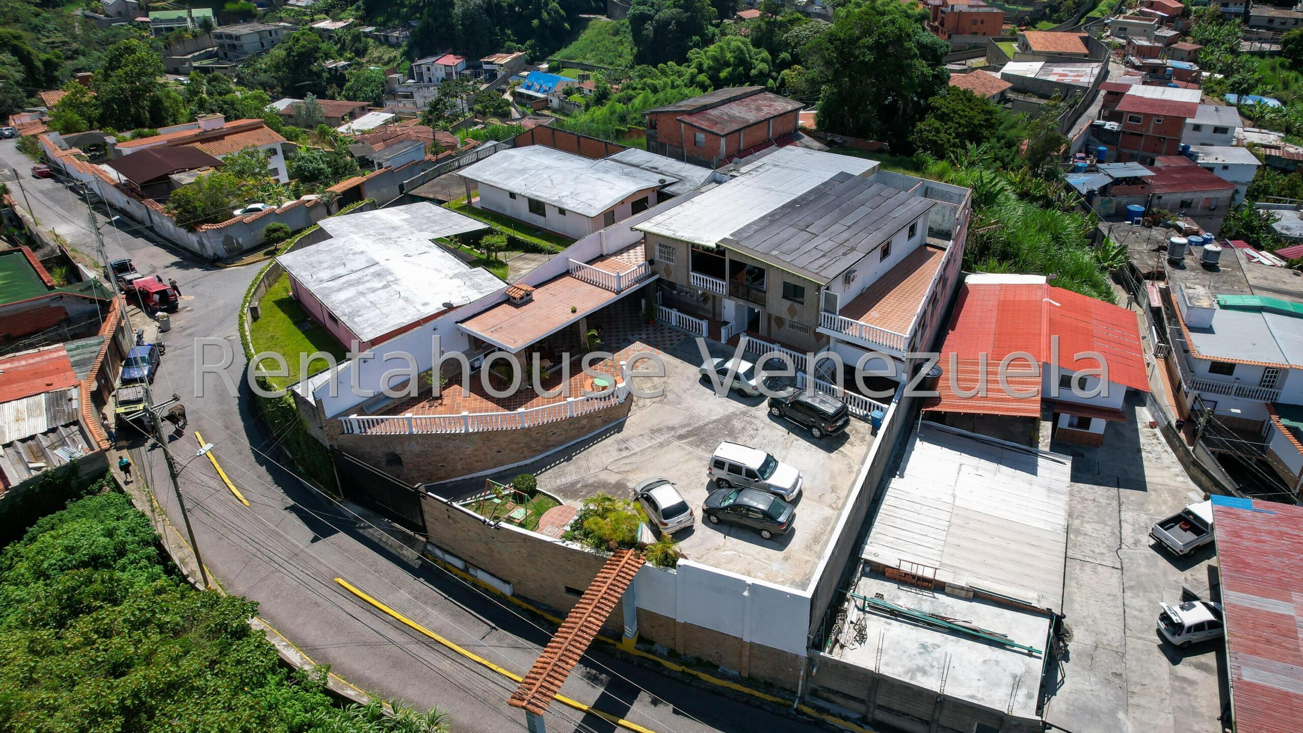Casa bifamiliar remodelada con vista en Colinas