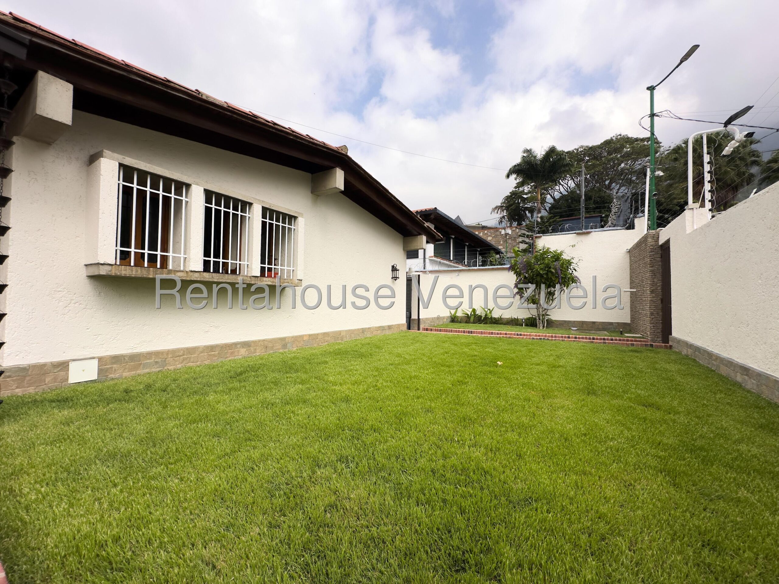 Casa amoblada con gimnasio y parrillera en Los Chorros