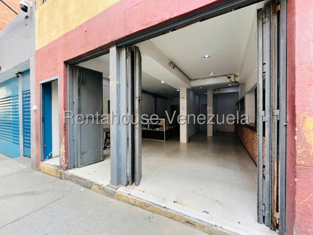 Comercial de 161 m² con frente a calle en Santa Teresa