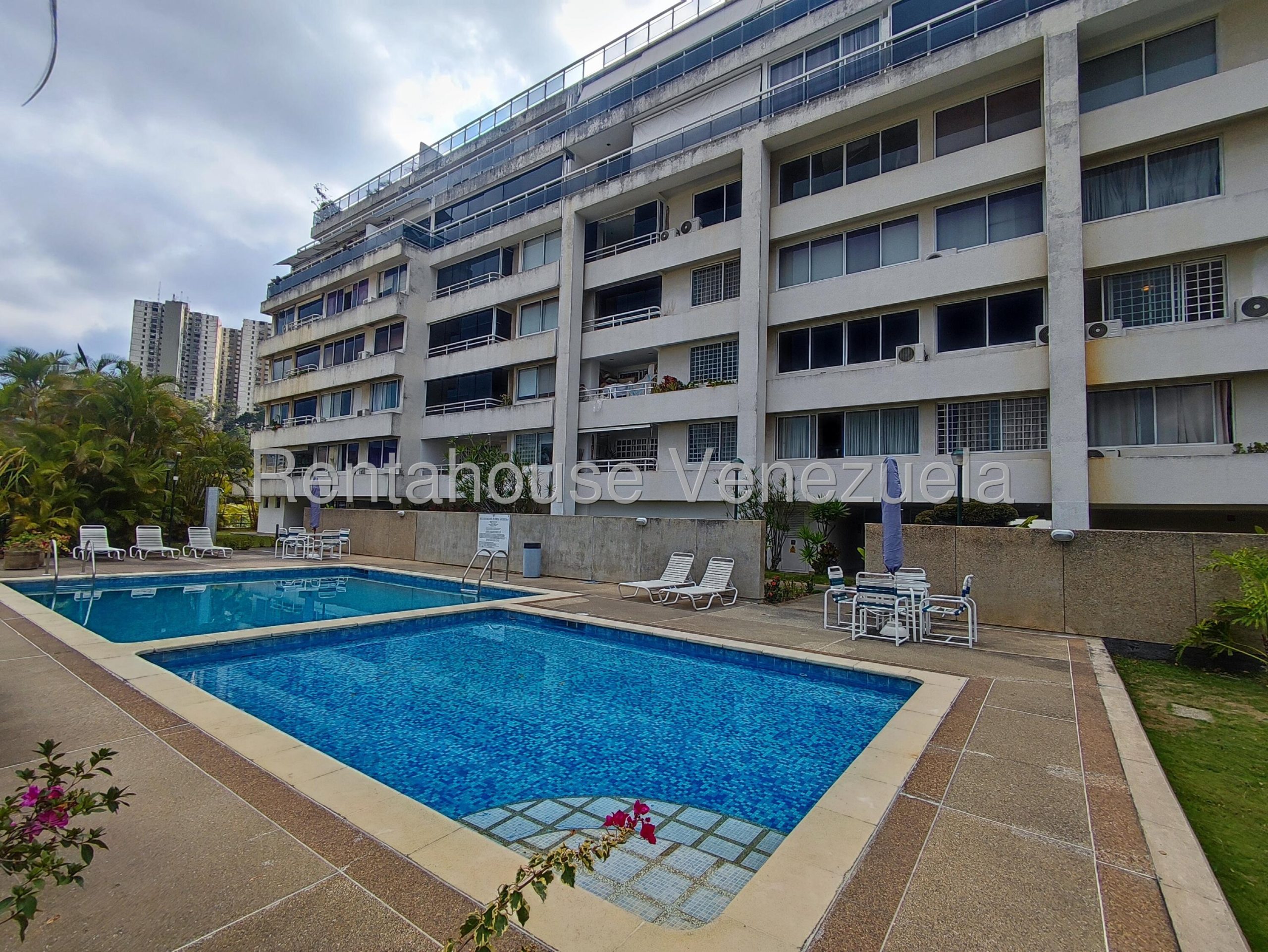 Apartamento Penthouse con terraza vista espectacular Los Samanes