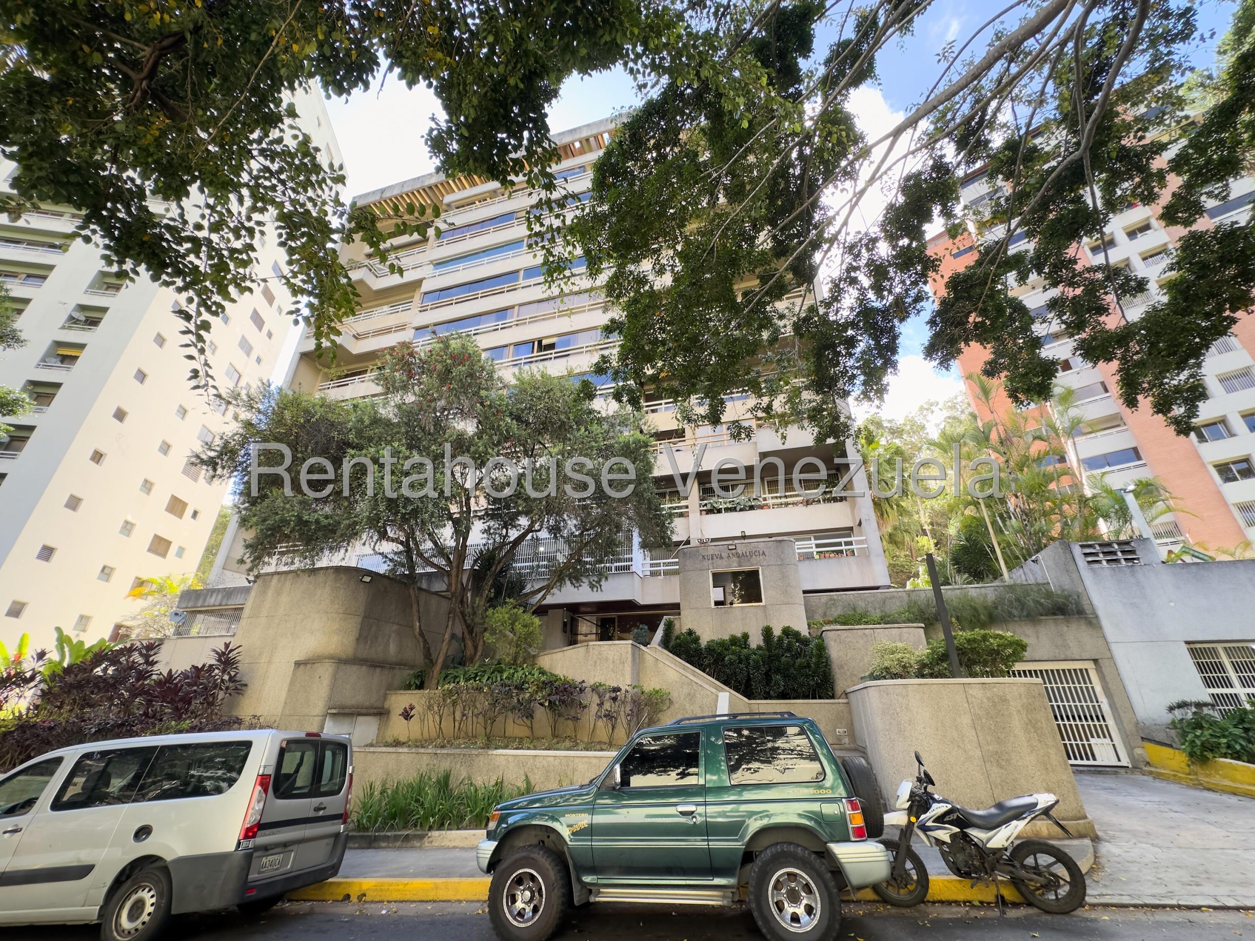 Apartamento planta baja con jardín y terraza en Los Naranjos