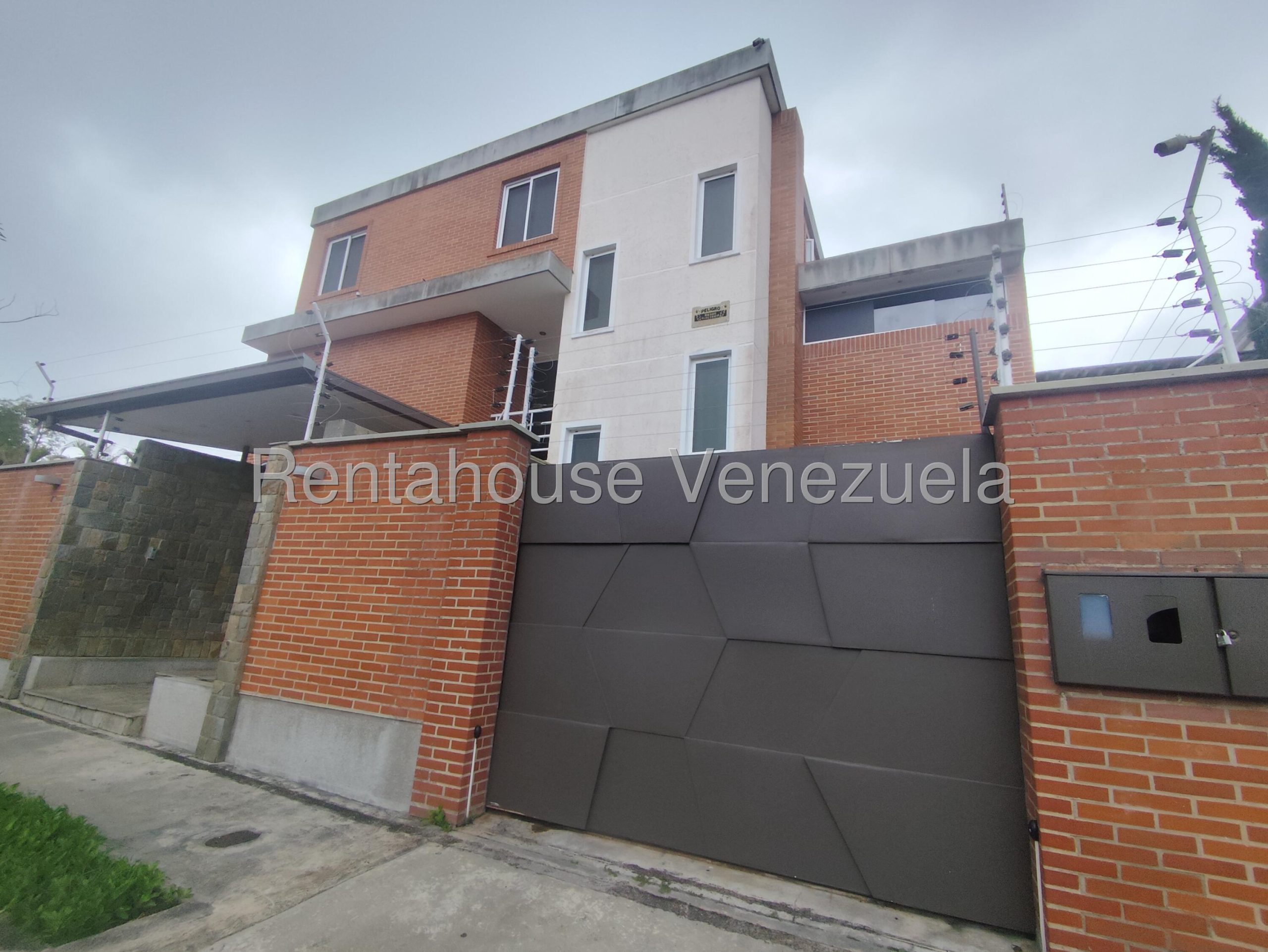 Casa 4 habitaciones con piscina en Lomas de La Lagunita