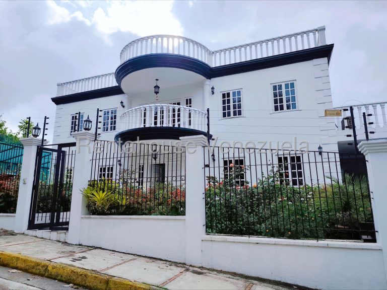 Casa clásica con vista al Ávila en Lomas de La Lagunita
