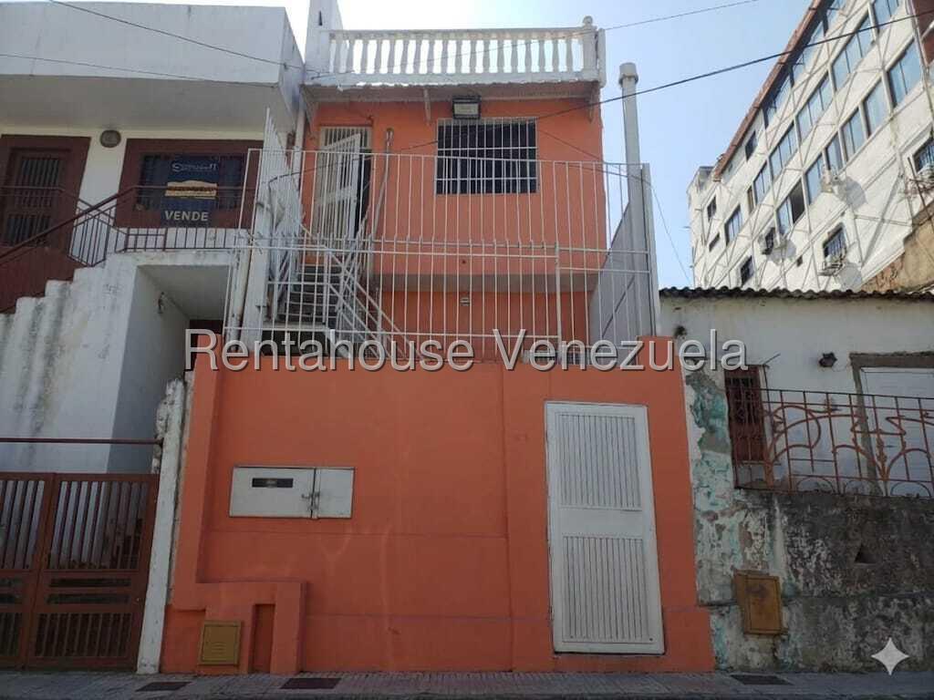 Casa comercial y residencial con 6 habitaciones en Catia