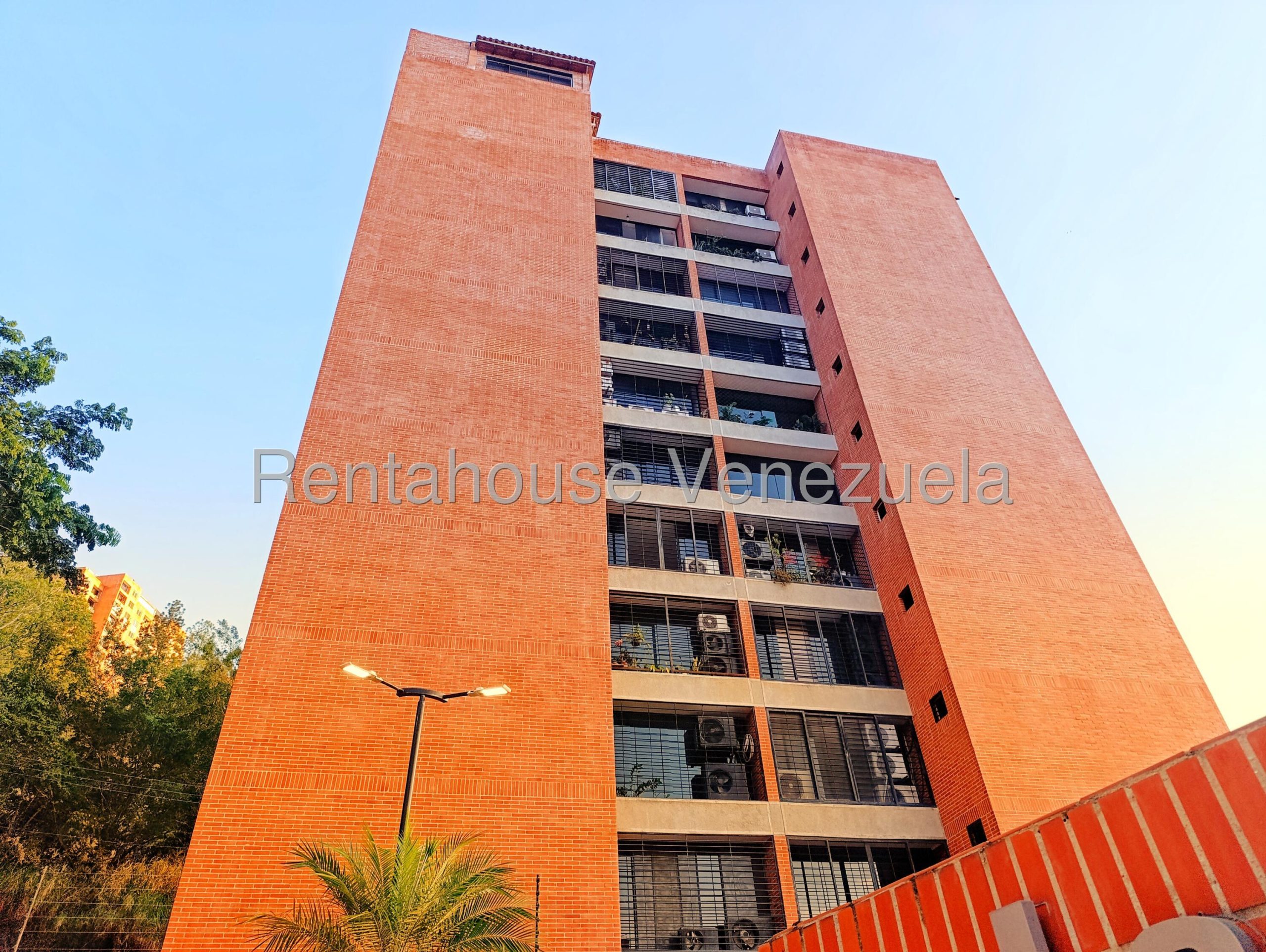 Apartamento planta baja con terraza grande en Colinas de La Tahona