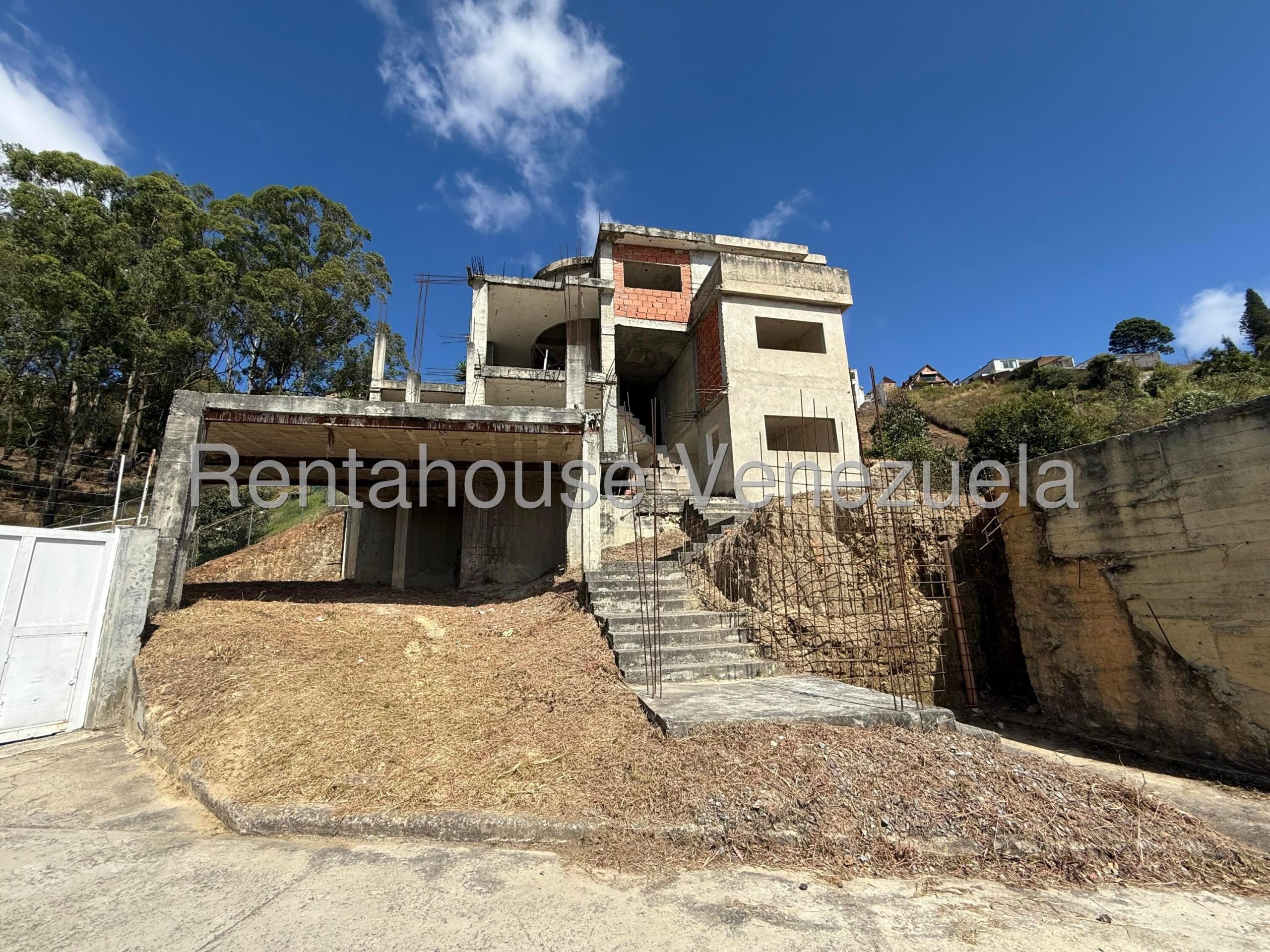 Casa en construcción con vistas en Club de Campo