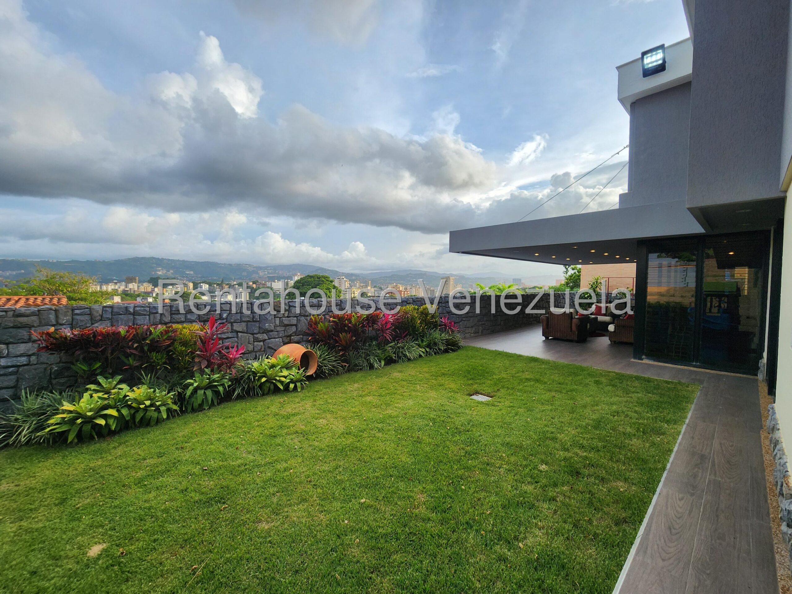 Casa remodelada con vista al Ávila en El Marqués