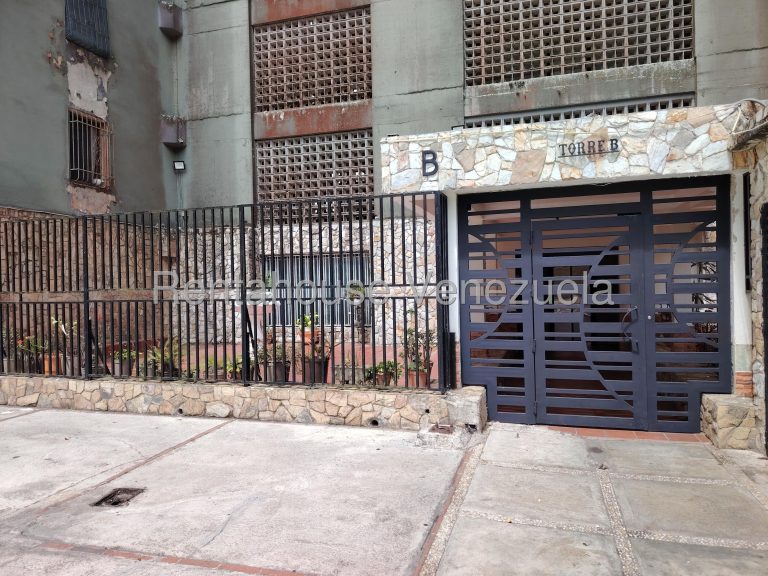 Apartamento remodelado con vista al Ávila en El Limón
