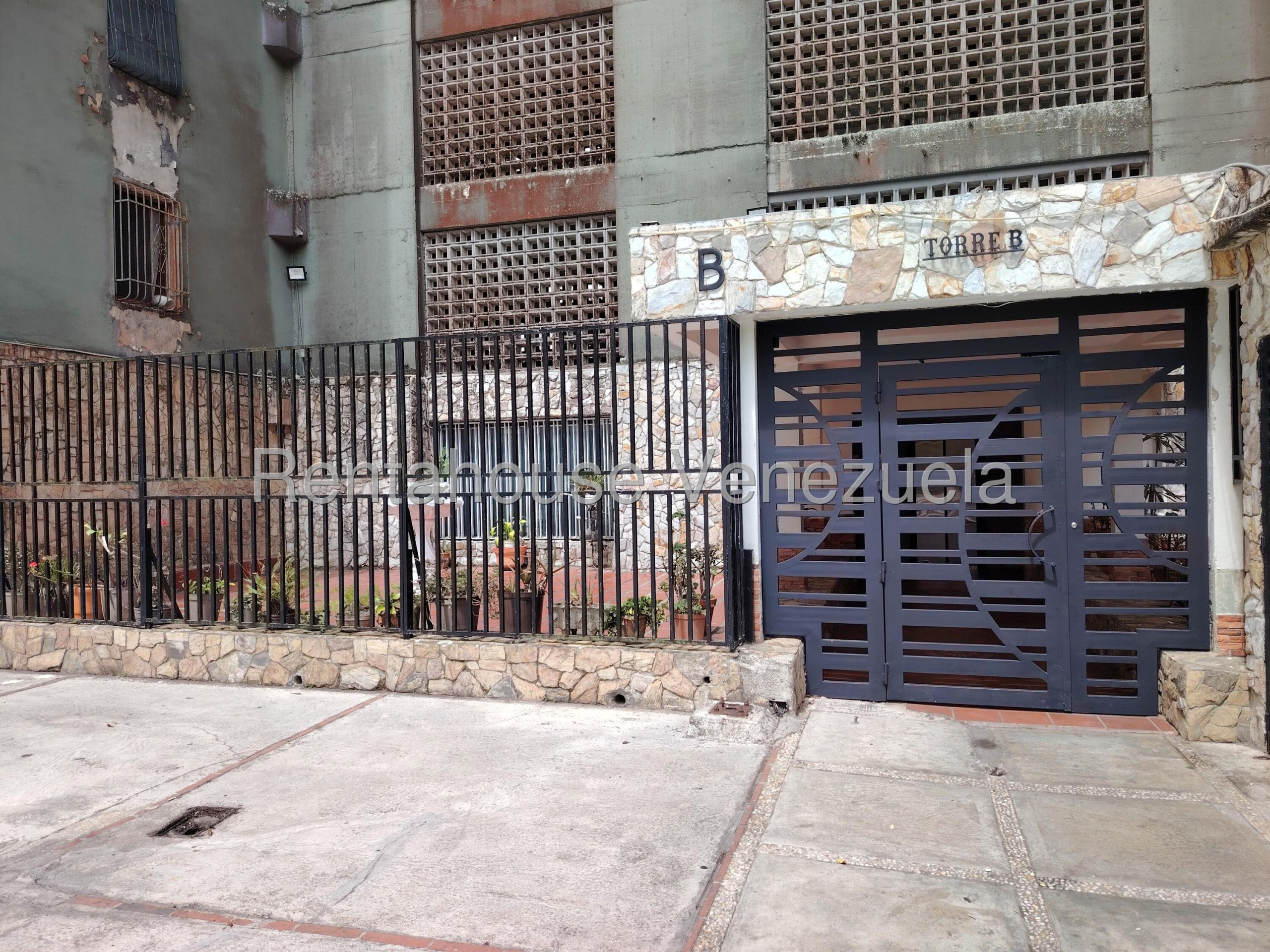 Apartamento remodelado con vista al Ávila en El Limón