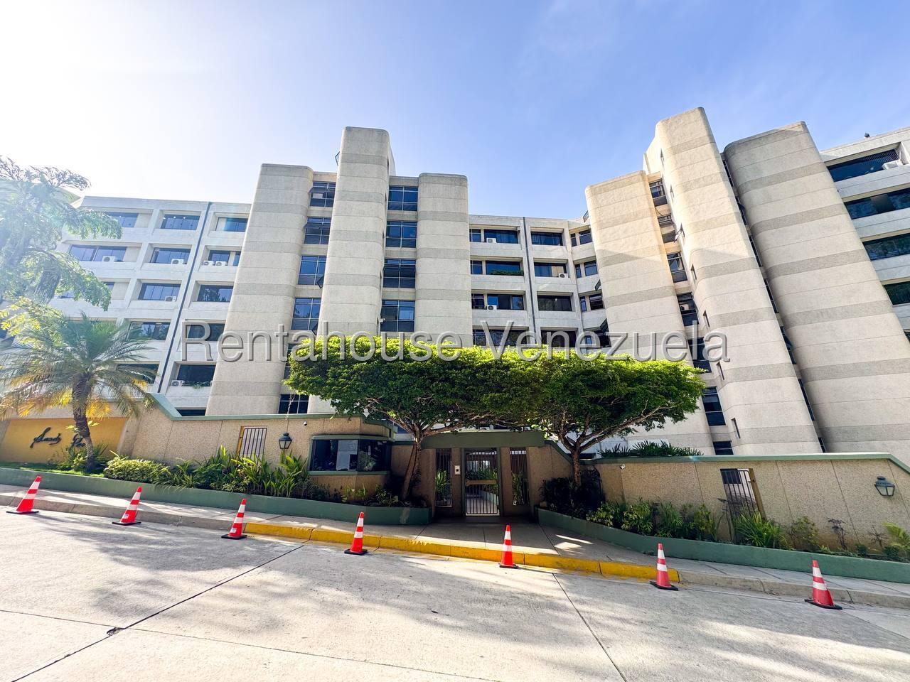 Apartamento duplex con vista al Avila en Lomas de La Lagunita