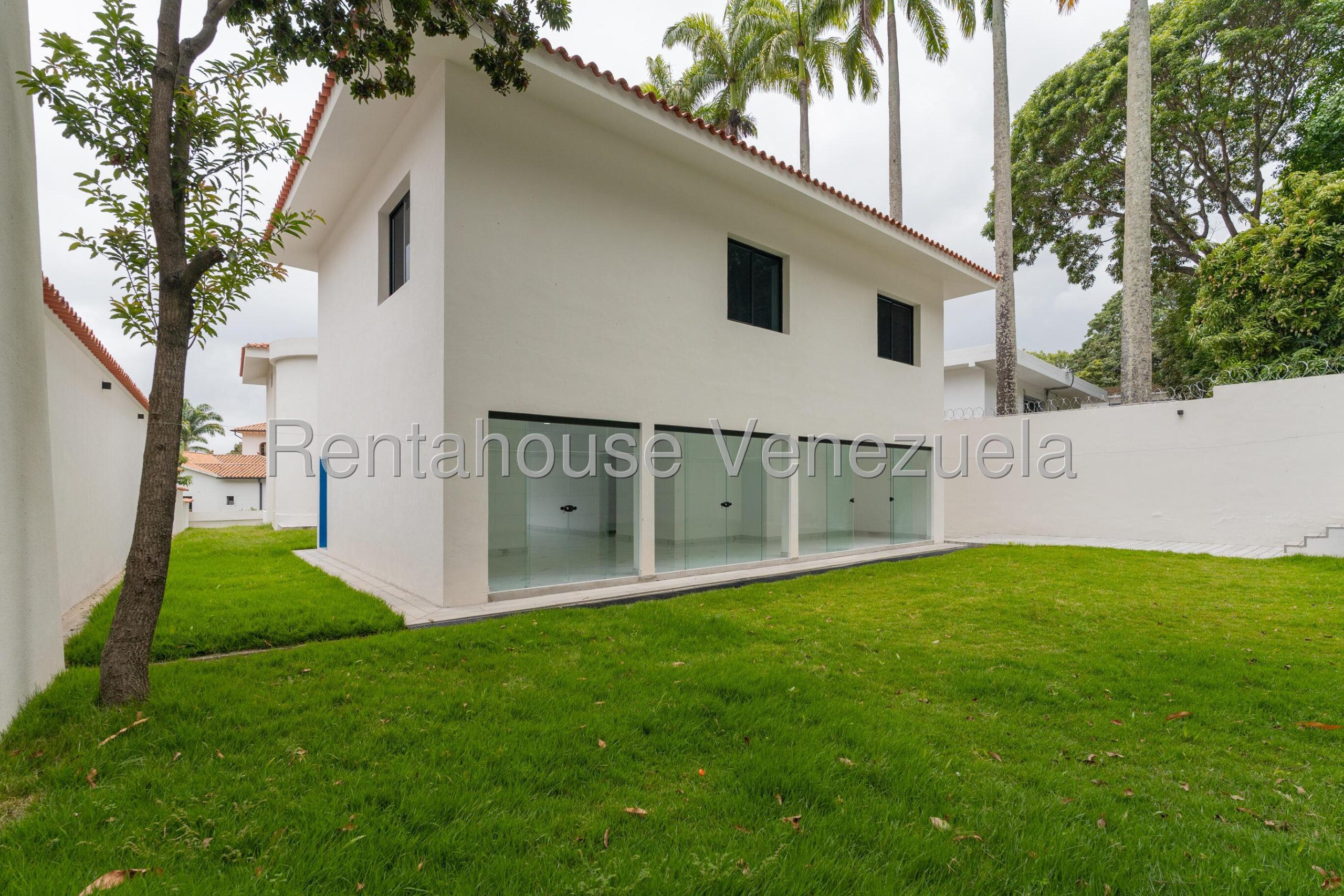 Casa remodelada de lujo en Country Club, Caracas