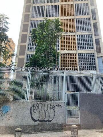 Comercial con vista al Ávila en Los Caobos