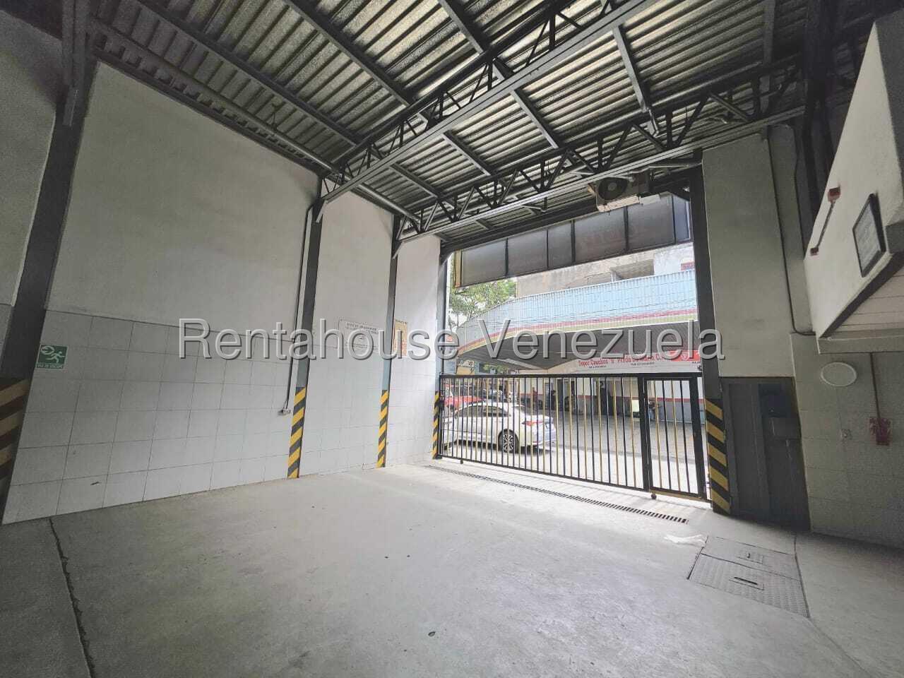 Comercial 800 m² tres pisos Prado de María