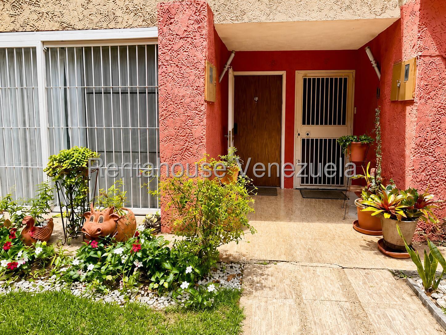 Townhouse cinco niveles con doble altura en El Hatillo