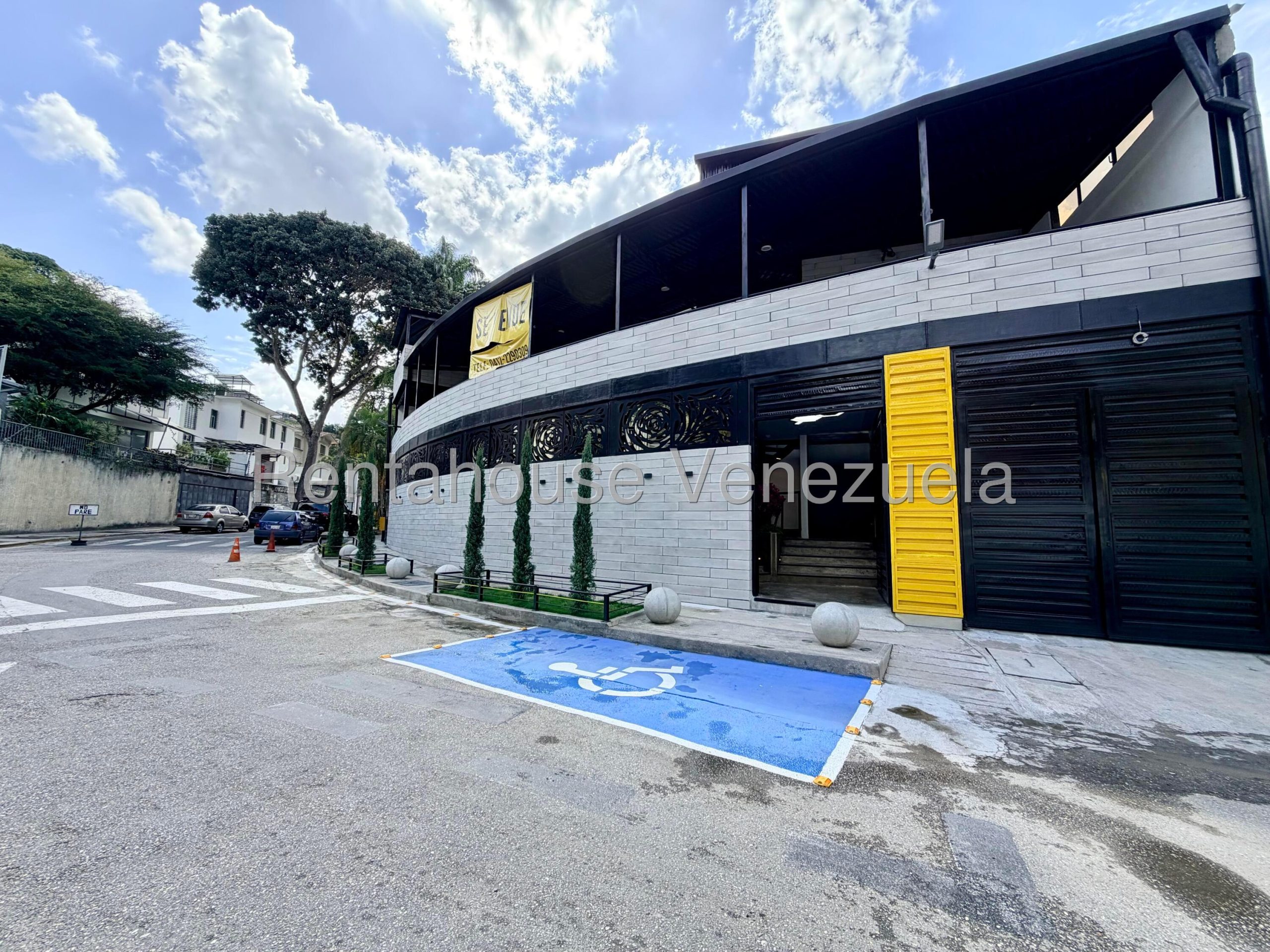 Casa multifuncional de 1588 m² en San Roman
