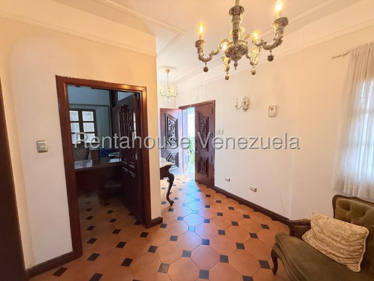 Casa de lujo con gimnasio privado en Colinas de Santa Rosa