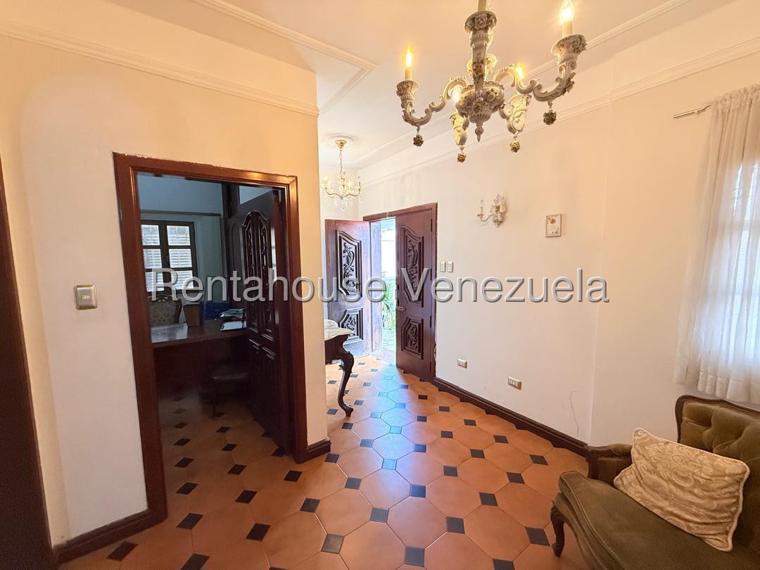 Casa de lujo con gimnasio privado en Colinas de Santa Rosa