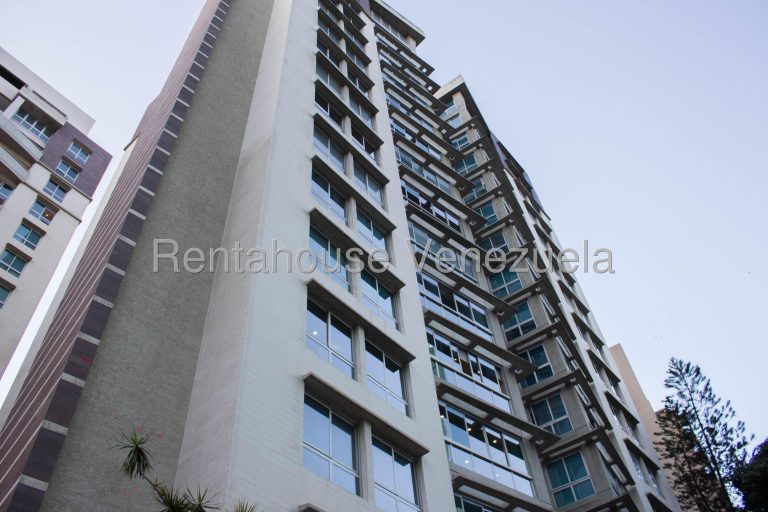 Apartamento de 2 hab con 6 estacionamientos en Campo Alegre