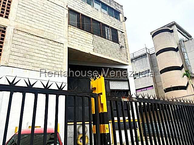 Planta industrial 580m2 con montacargas Guaicay