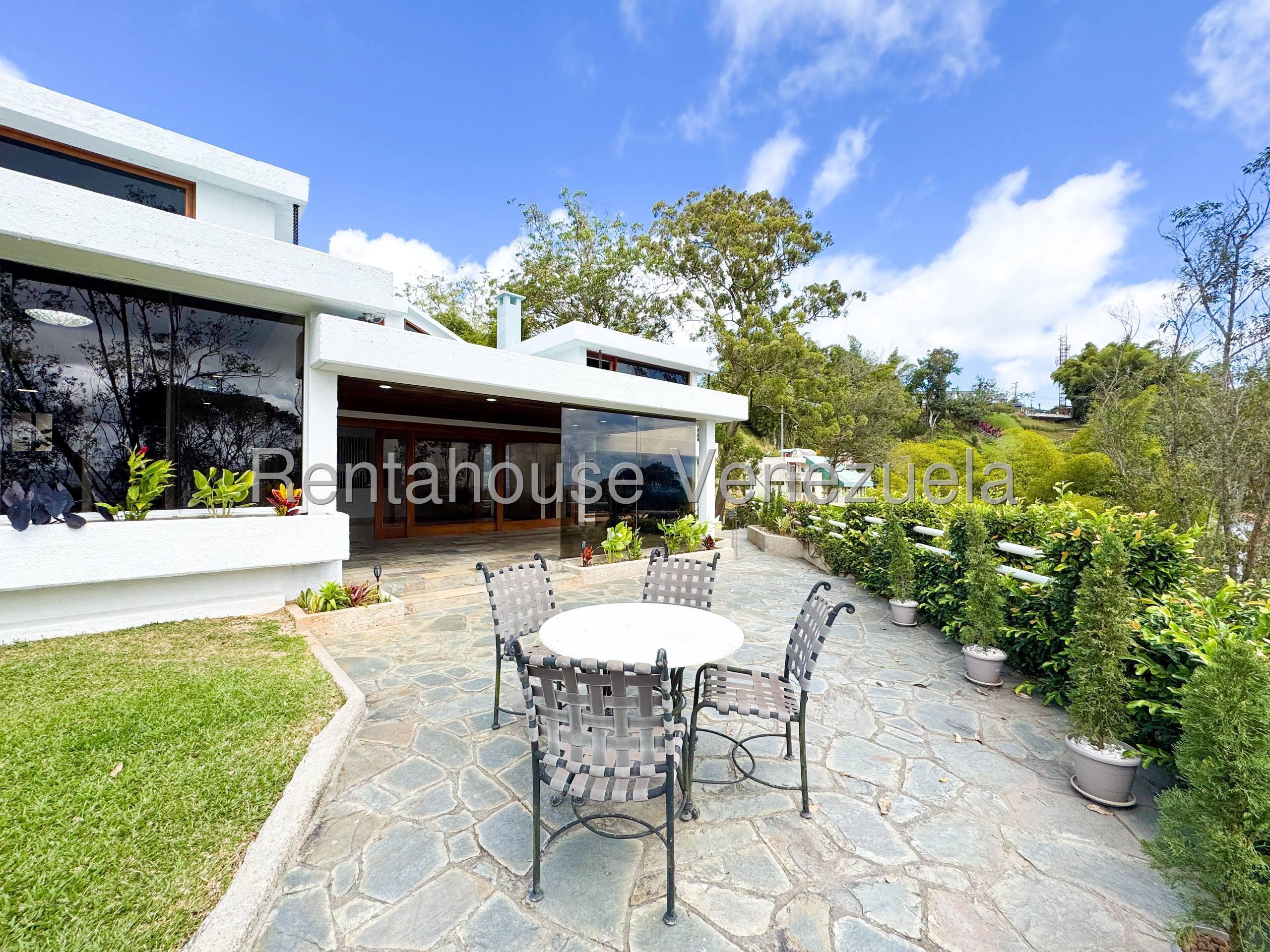 Casa contemporánea renovada con vista panorámica en Las Marías