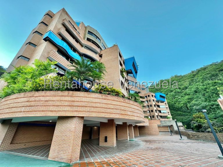 Apartamento penthouse tres niveles con rooftop en Lomas de La Alameda