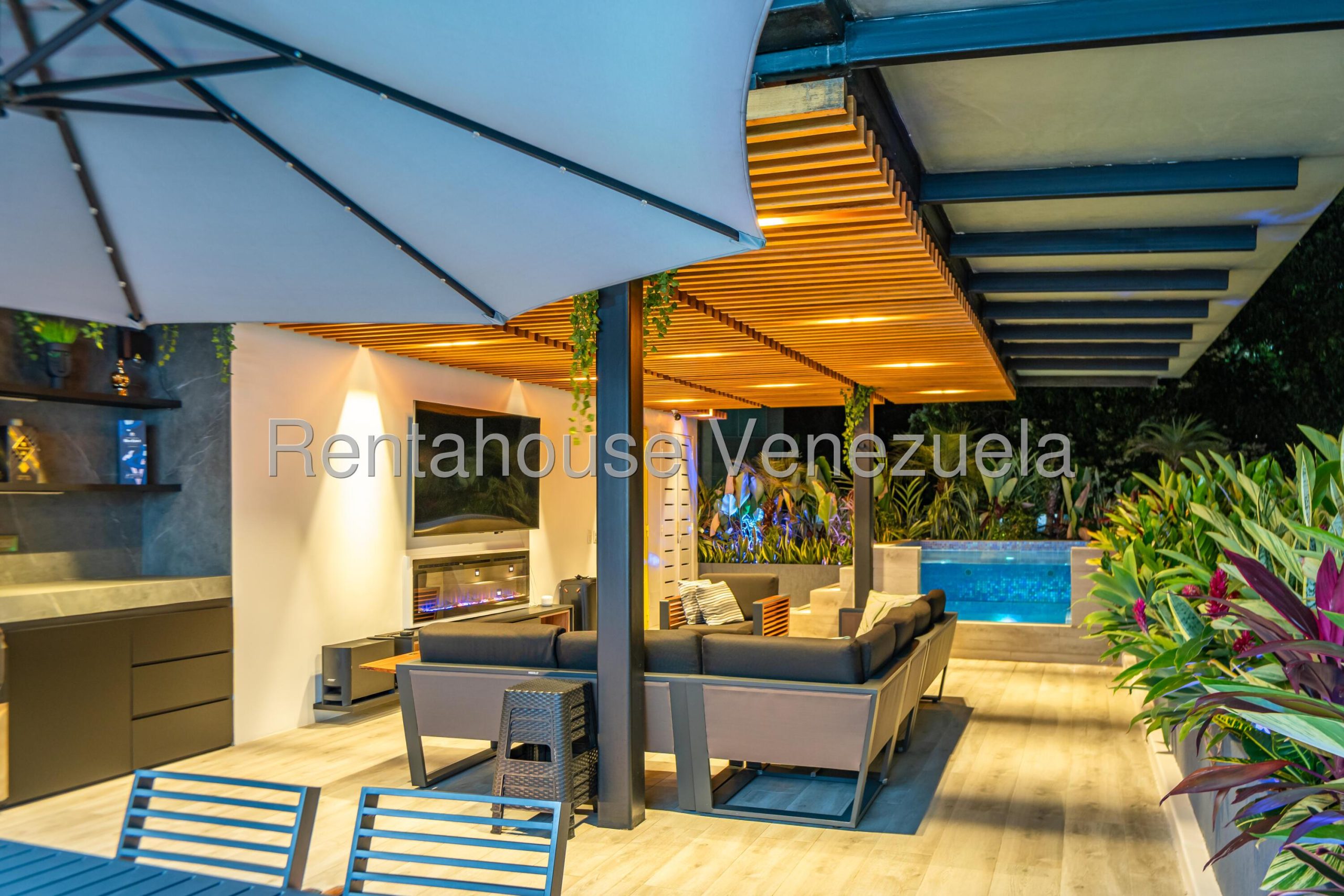 Apartamento remodelado con rooftop en Lomas de Las Mercedes