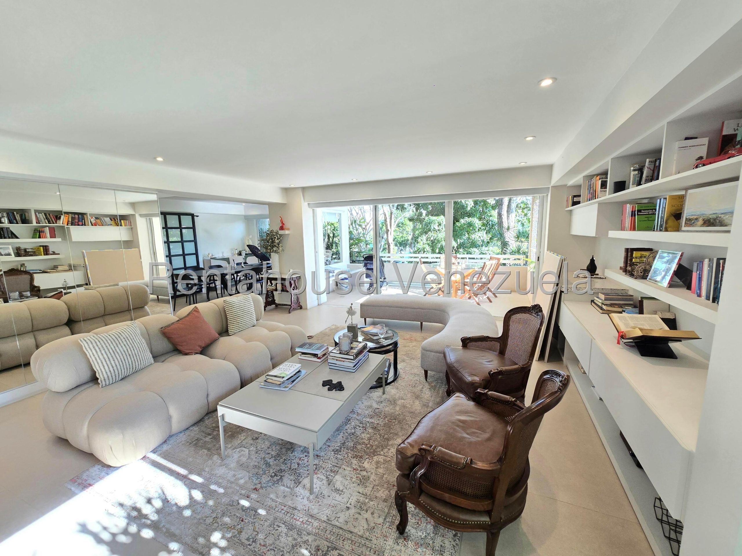 Apartamento remodelado con terraza en La Castellana