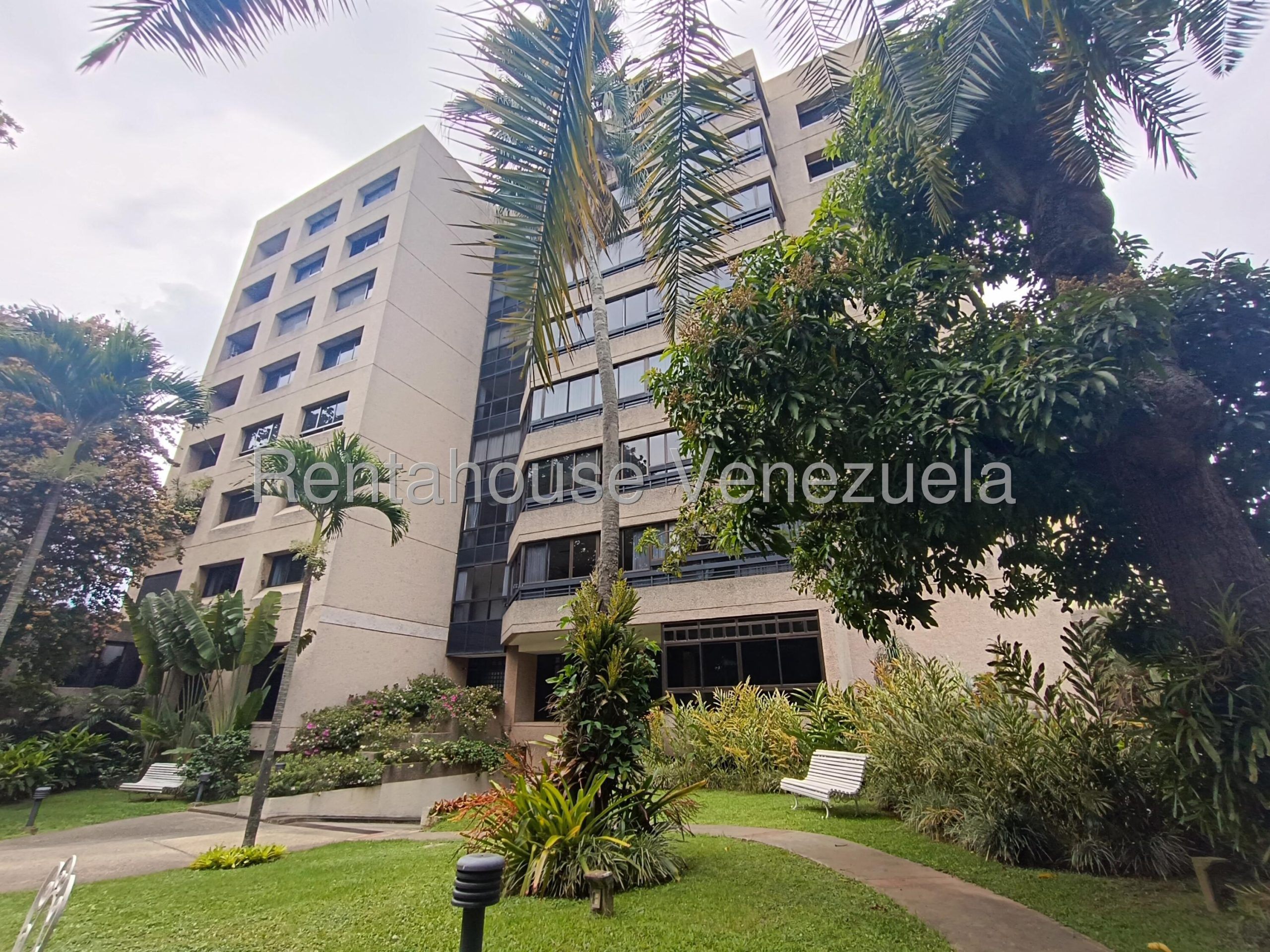 Apartamento remodelado con vista al Ávila en Country Club