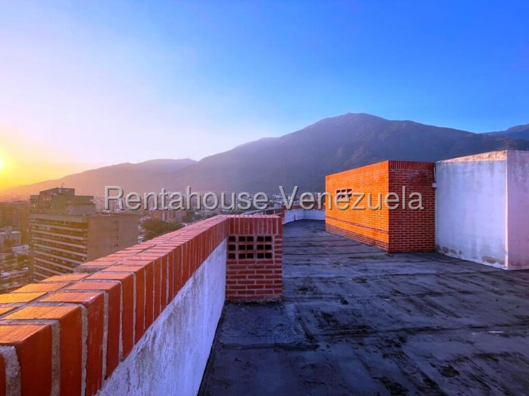 Apartamento de 3 niveles con vista al Ávila en Los Dos Caminos