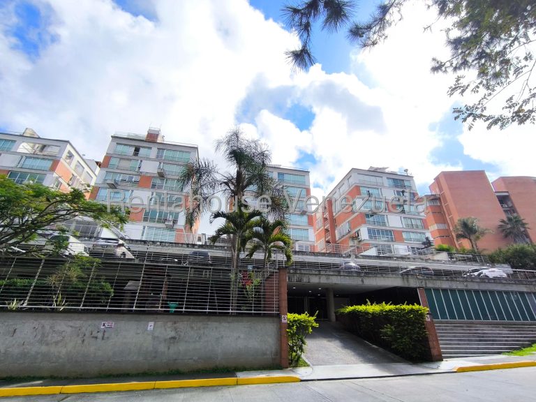 Apartamento dúplex con jardín y terraza en Villa Nueva Hatillo