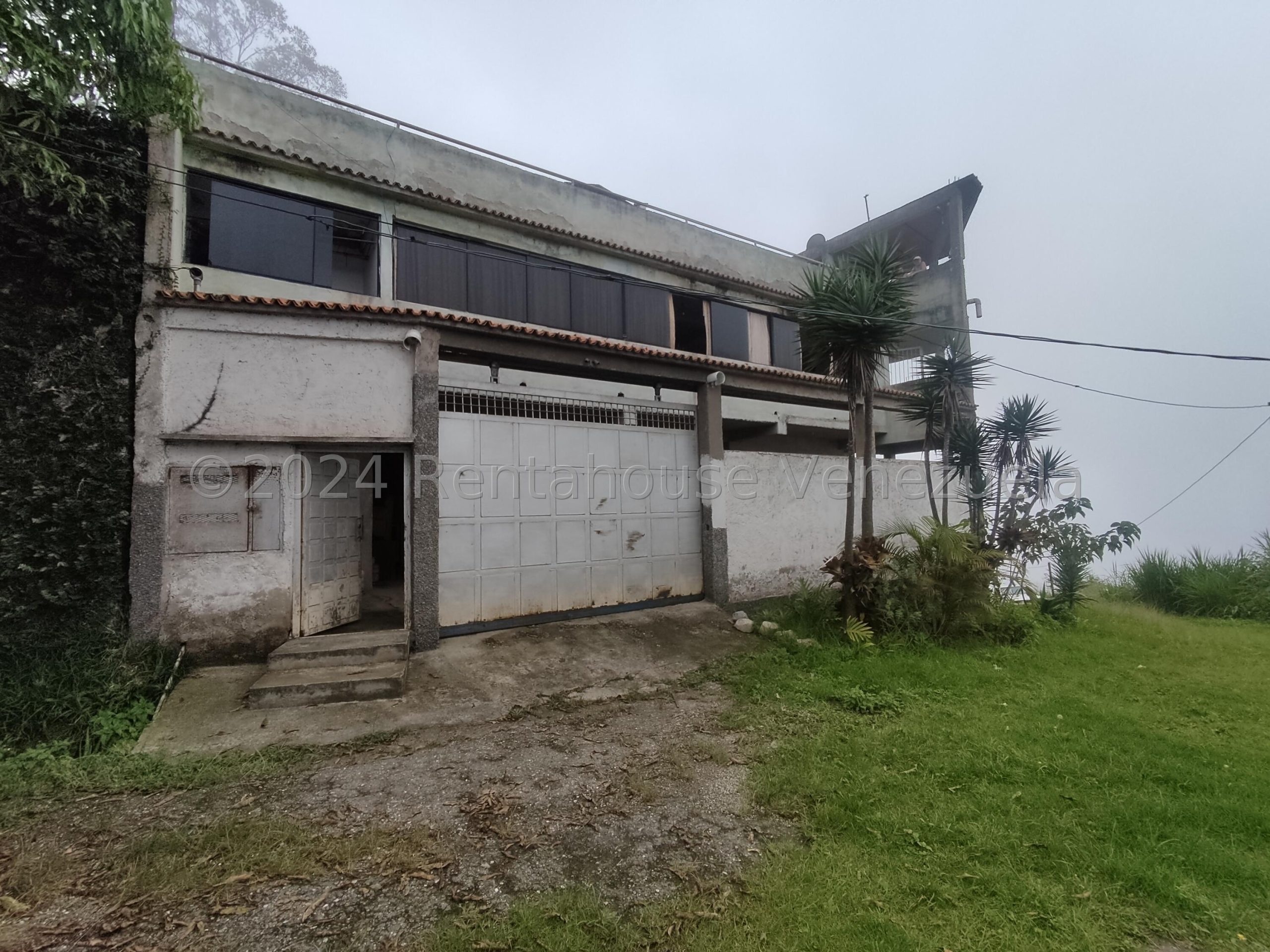 Casa multifamiliar para remodelar en El Junquito