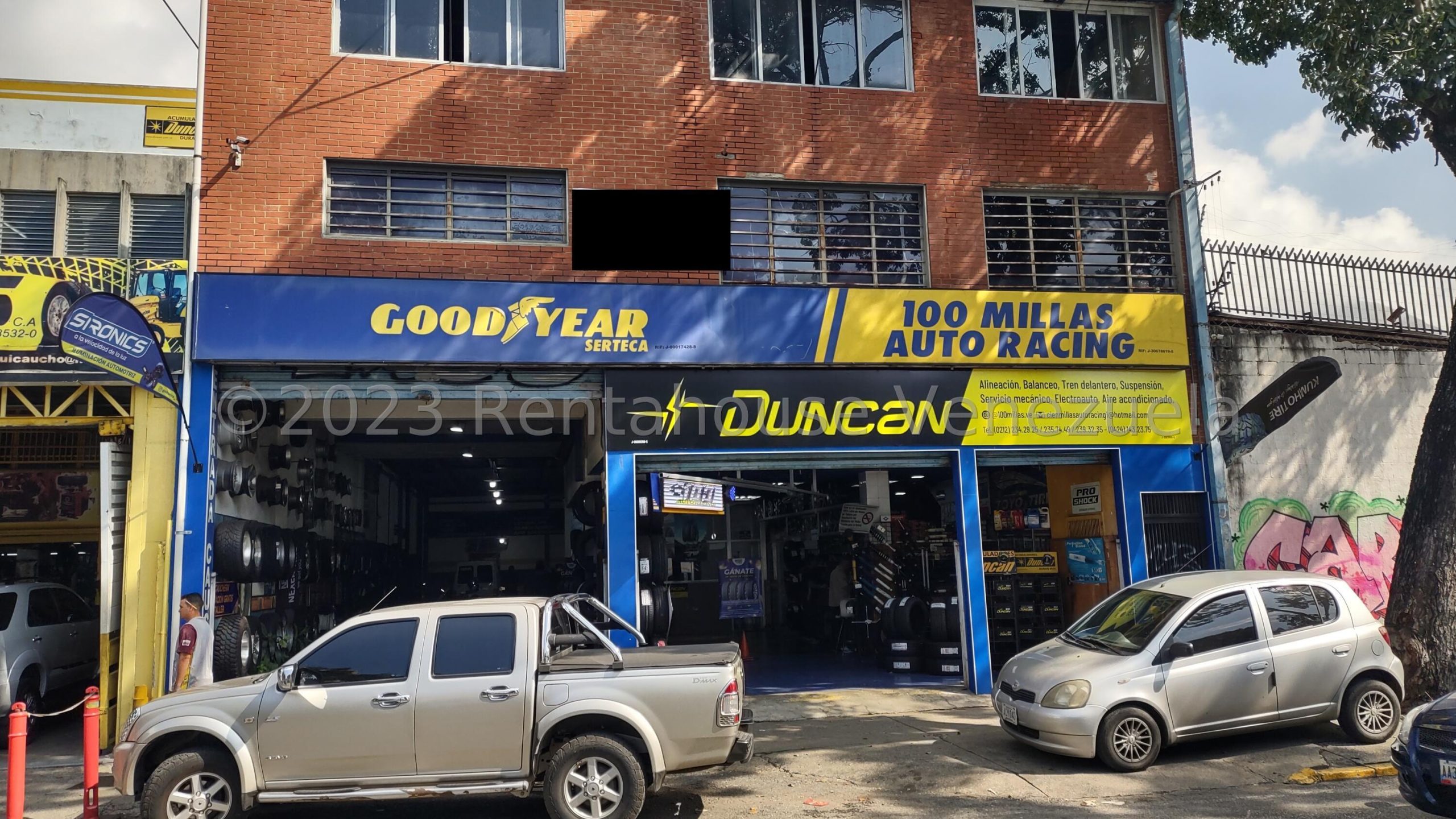 Edificio Comercial tres niveles con ascensor en Montecristo