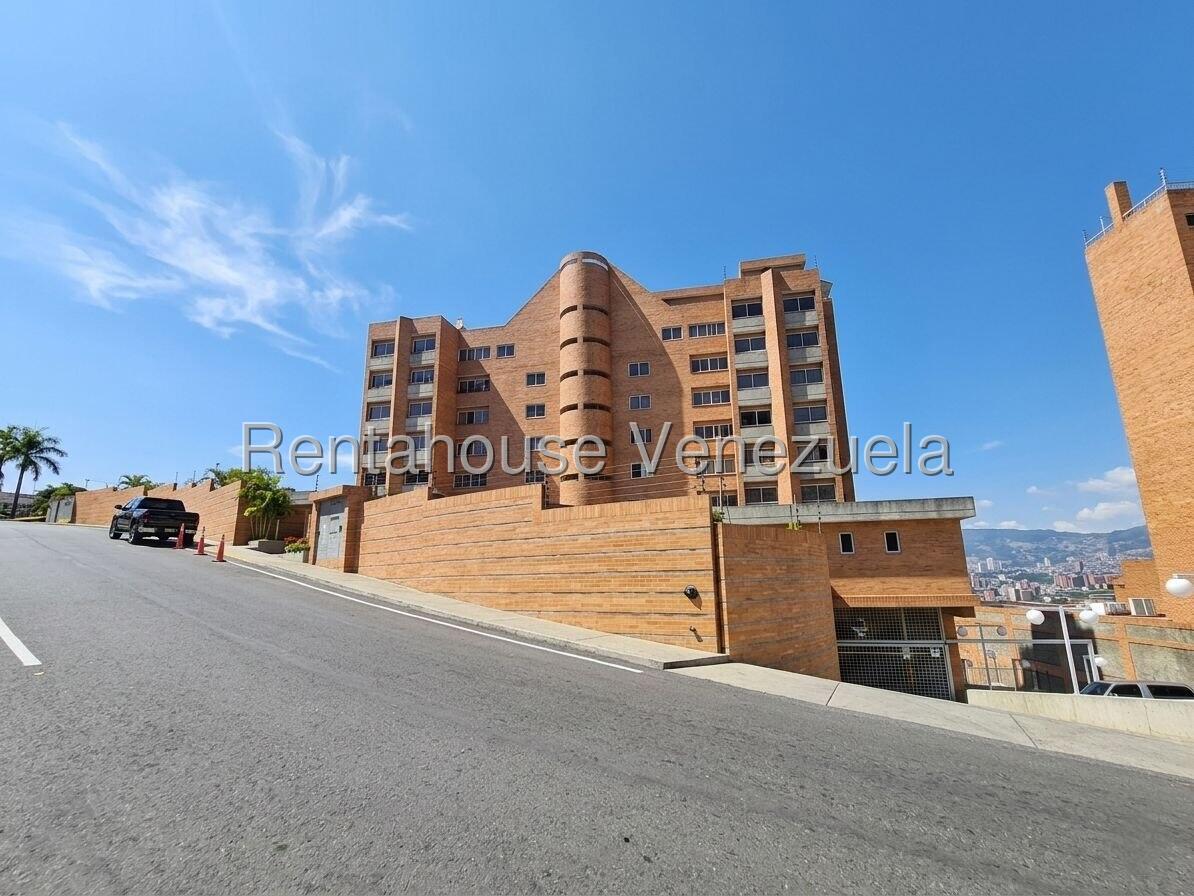 Apartamento ampliado con vista al Ávila en Lomas del Sol