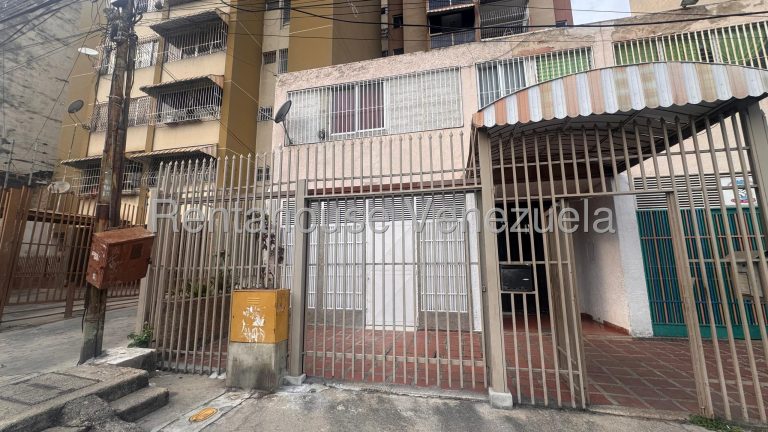 Apartamento remodelado techos altos Altagracia