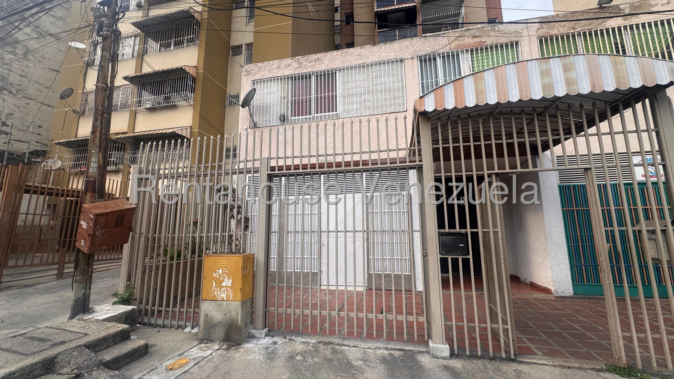 Apartamento remodelado techos altos Altagracia