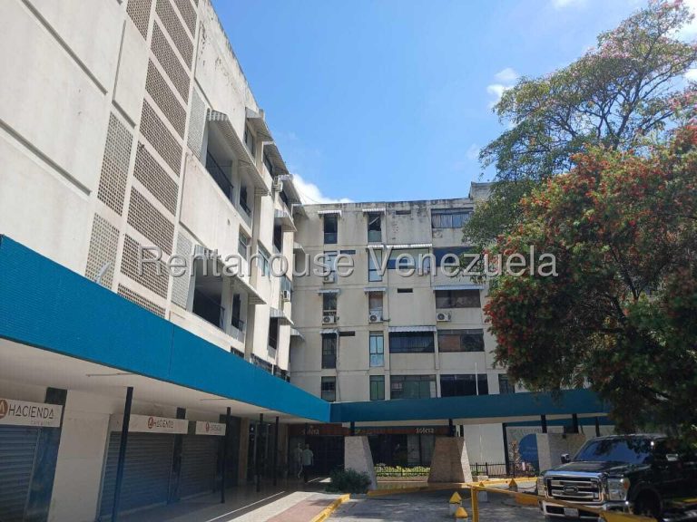 Comercial remodelado con 135 m² en Las Mercedes