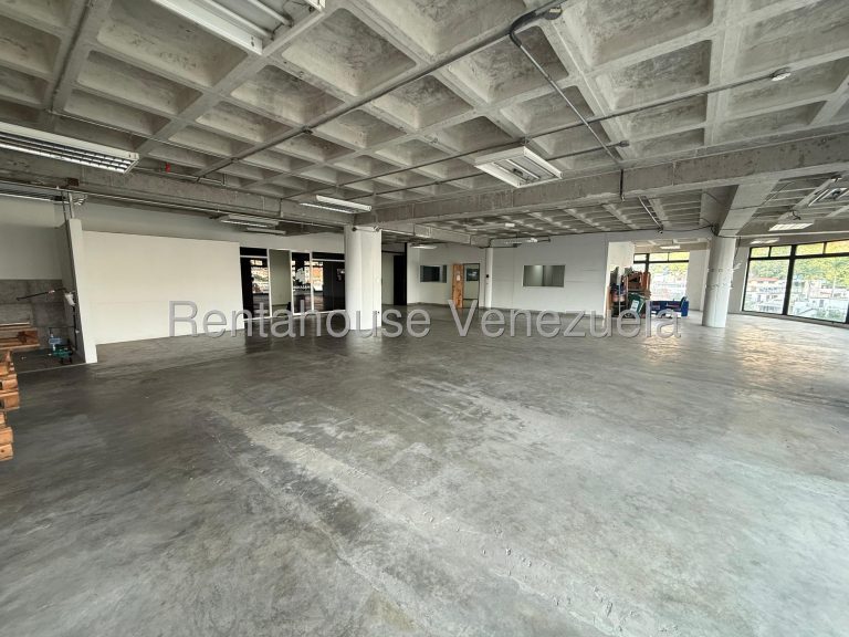 Comercial 445 m² con espacios diáfanos en Piedra Azul