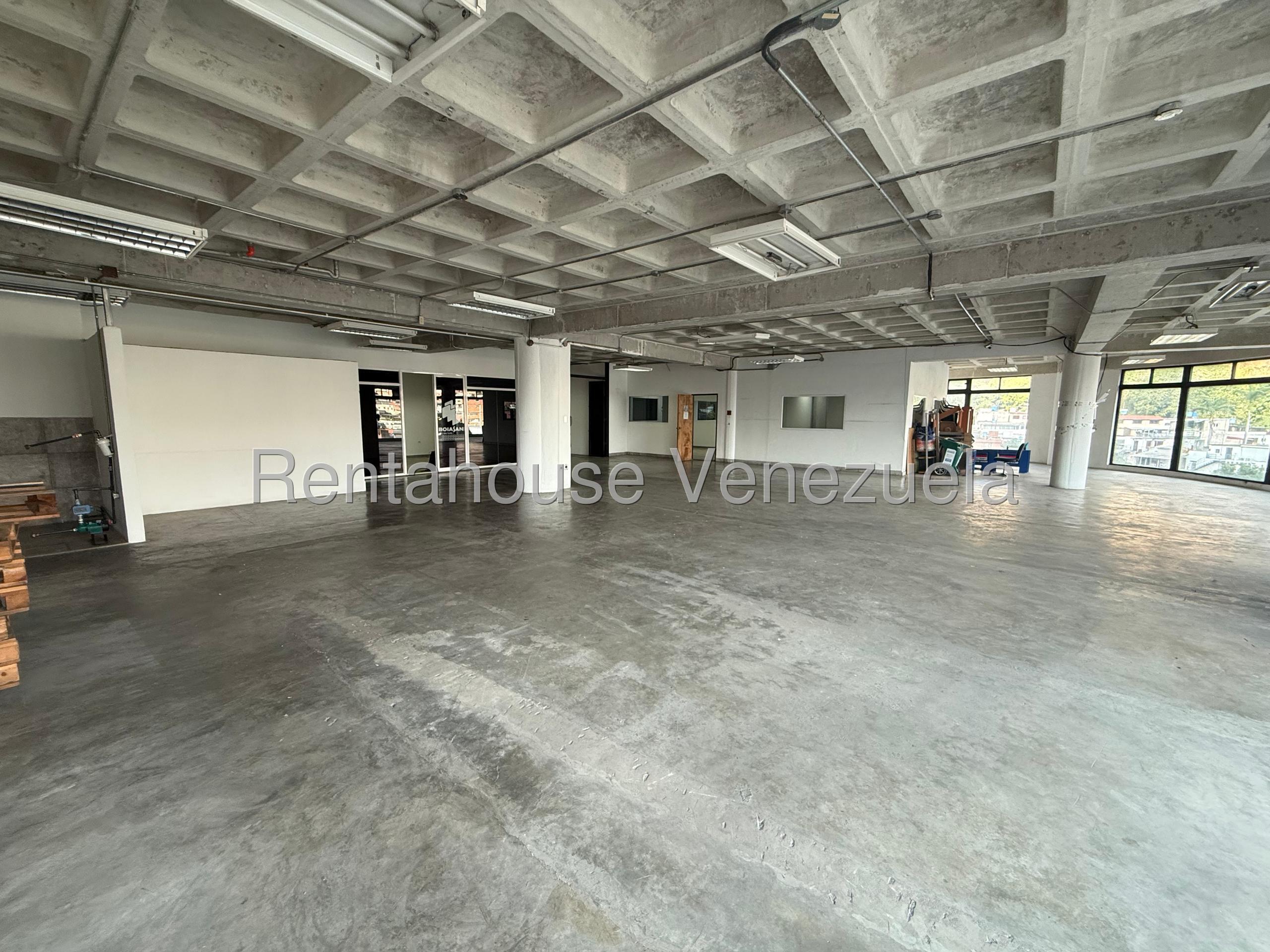 Comercial 445 m² con espacios diáfanos en Piedra Azul