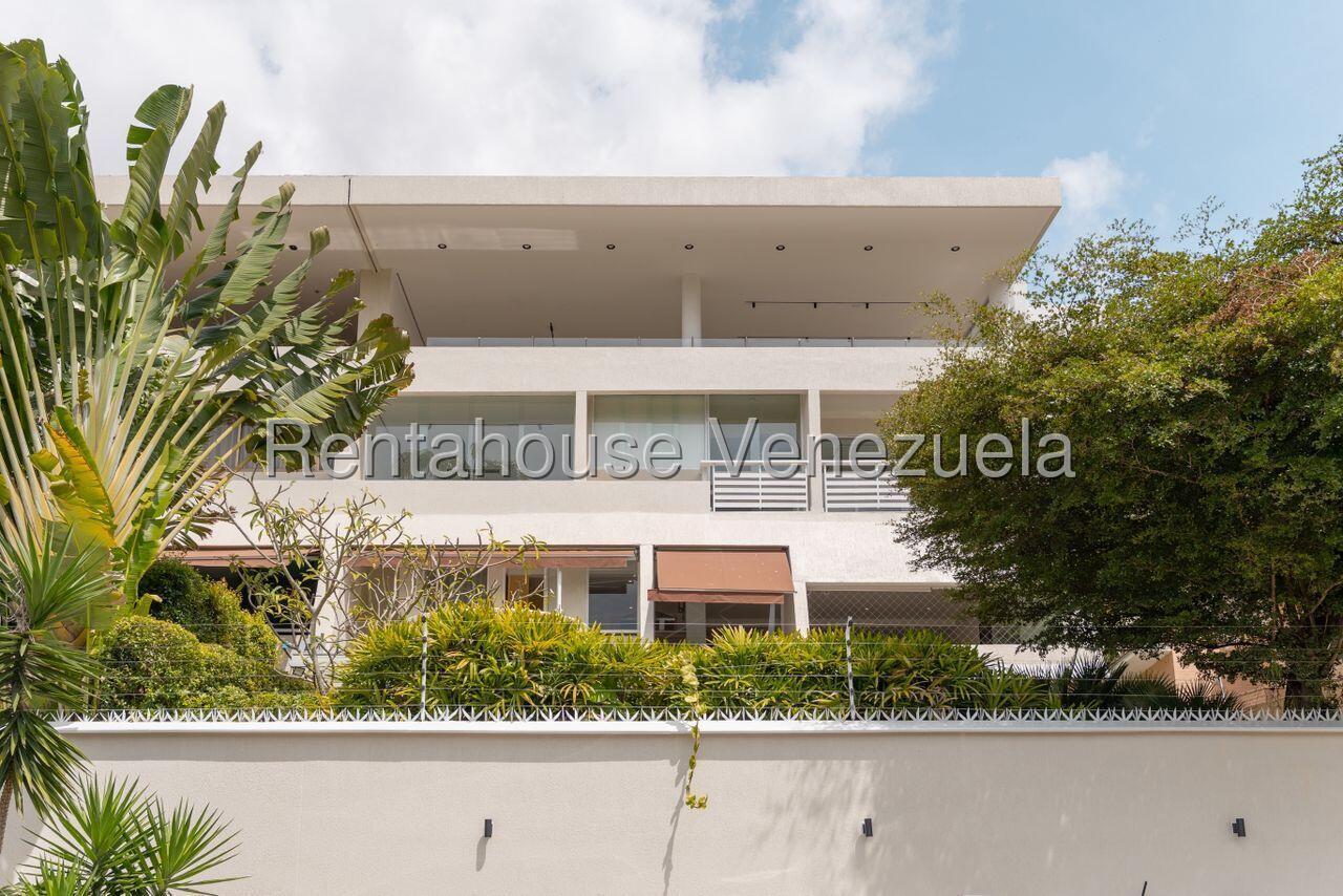 Duplex remodelado con jardín privado en Santa Rosa de Lima