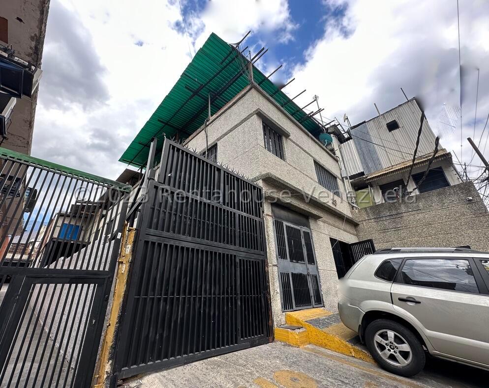 Comercial de 1095 m² con múltiples usos en Boleita Sur