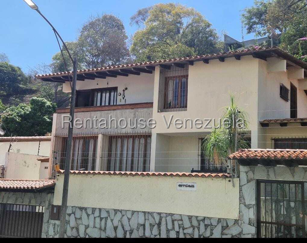 Venta de Casa con áreas verdes en Santa Paula