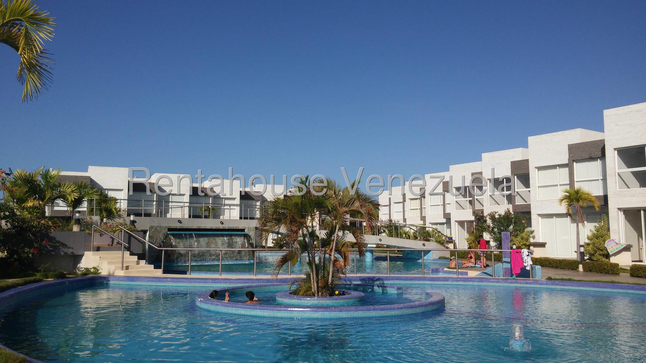 Townhouse 3 hab con acabados de lujo en Puerto Encantado