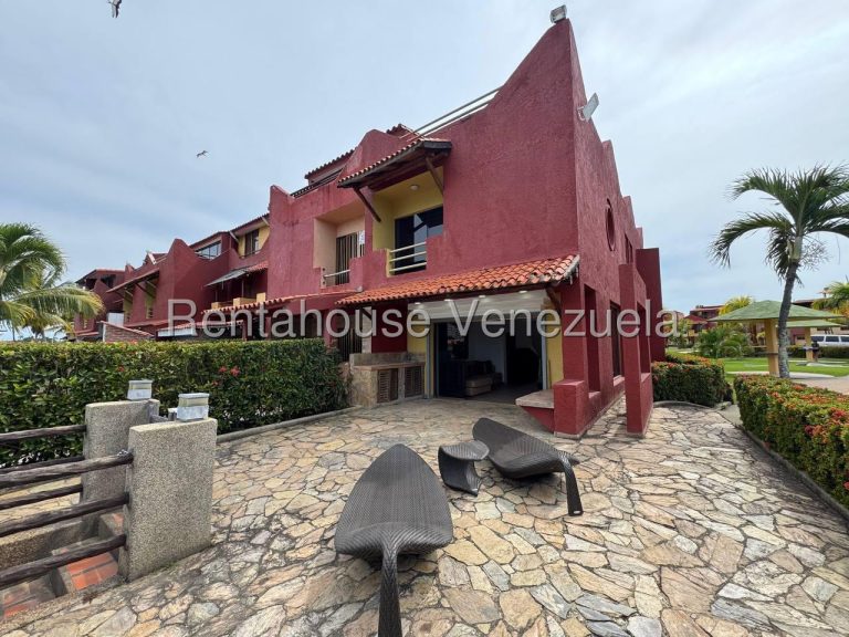 Townhouse remodelado con vista al canal en Puerto Encantado · 2 hab y 180 m²