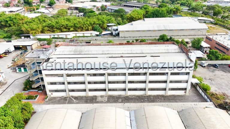 Local industrial 1050 m² sin columnas centrales en Guatire