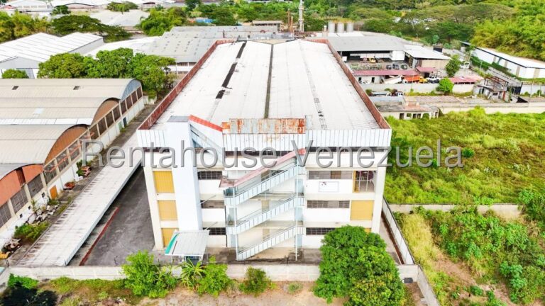 Local industrial 1050 m² sin columnas en Guatire