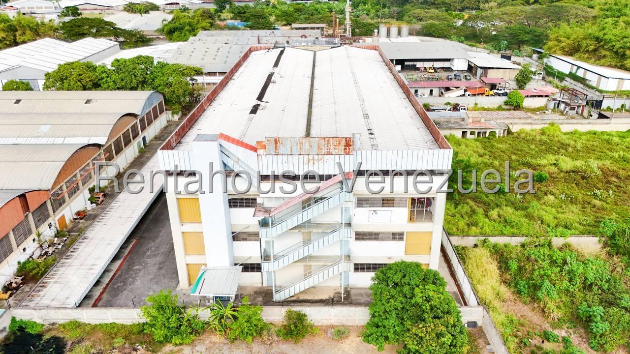 Local industrial 1050 m² sin columnas en Guatire