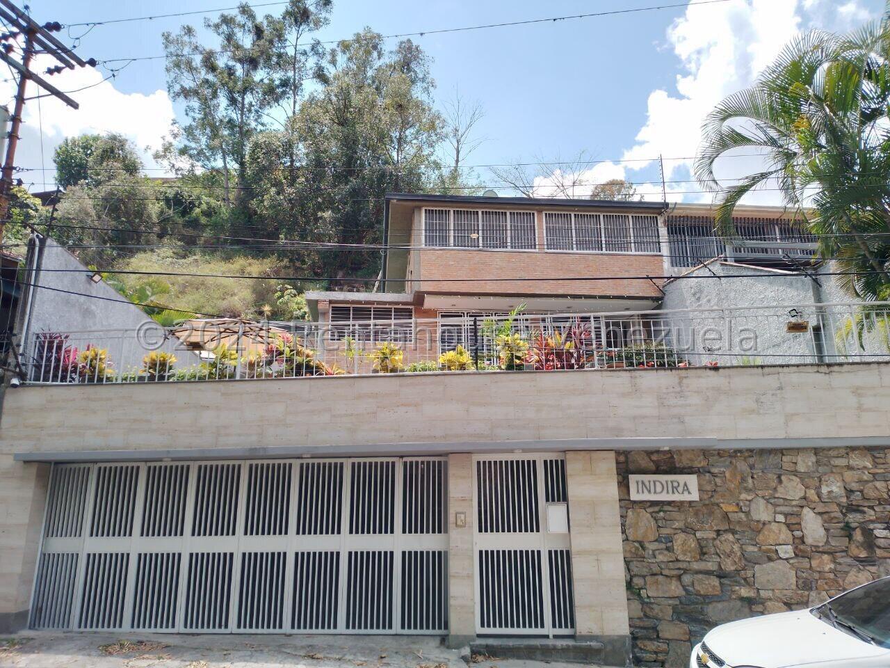 Casa de cinco niveles en El Peñon con terraza y jardín
