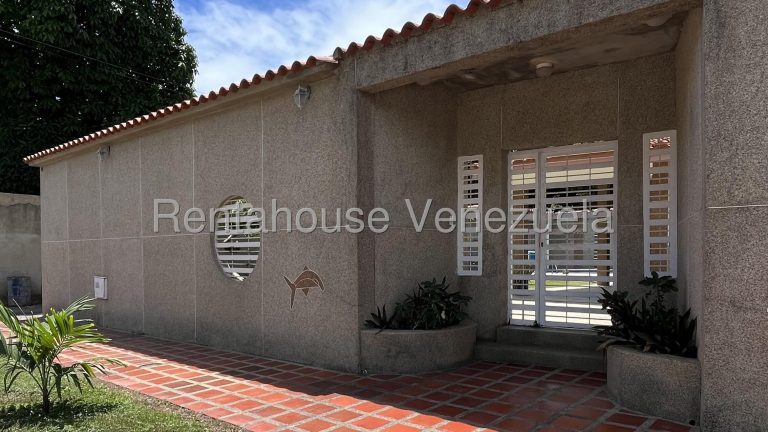 Casa de una planta con piscina en Ciudad Balneario Higuerote